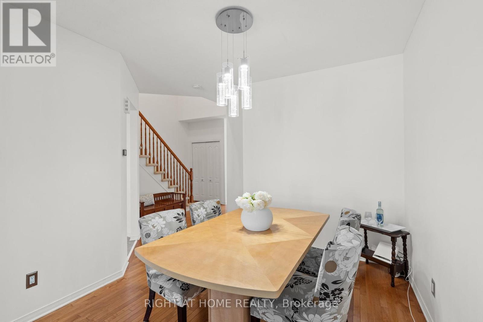 Photo 7 of 206 Calaveras Avenue, Ottawa ON