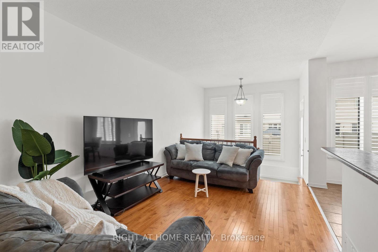 Photo 8 of 206 Calaveras Avenue, Ottawa ON