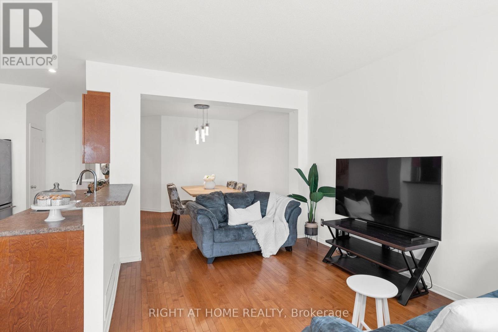 Photo 9 of 206 Calaveras Avenue, Ottawa ON