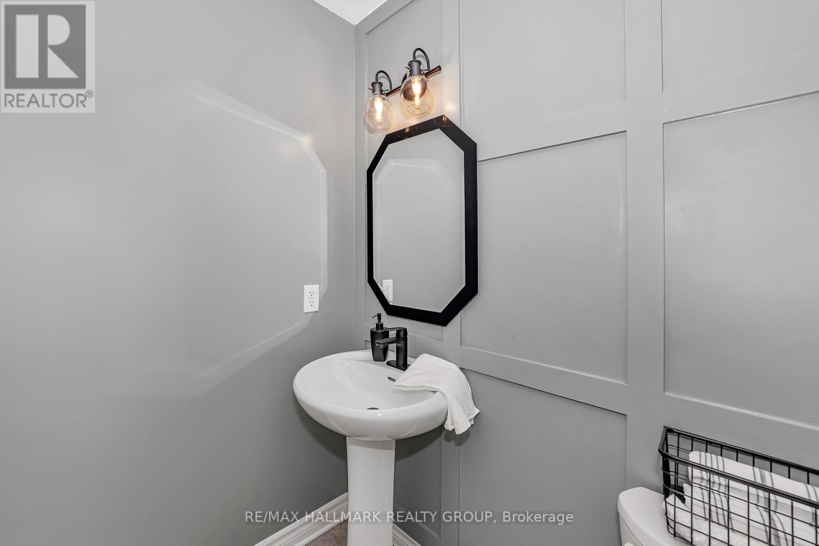 Photo 4 of 771 Hazelnut Crescent, Ottawa ON
