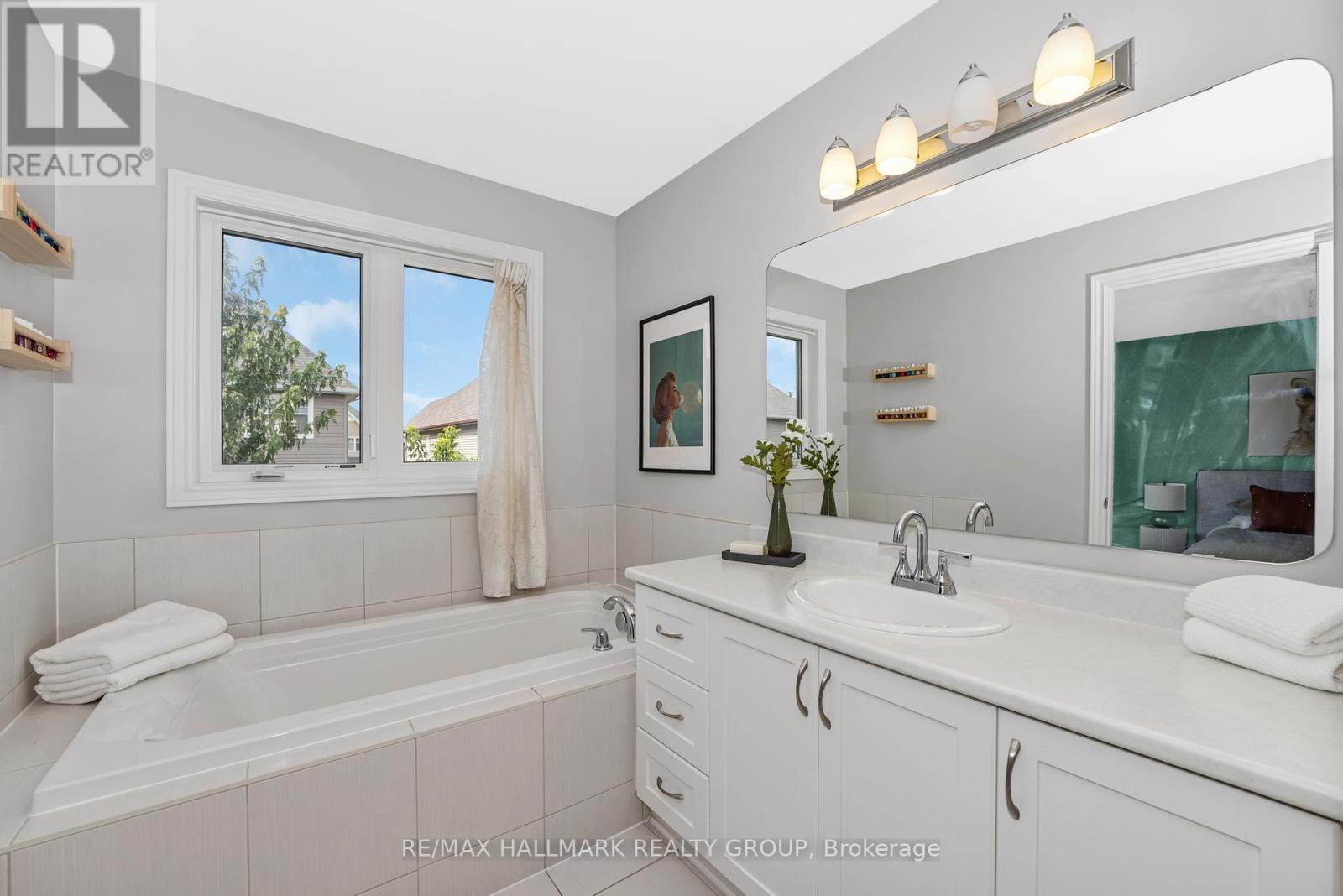 Photo 5 of 771 Hazelnut Crescent, Ottawa ON