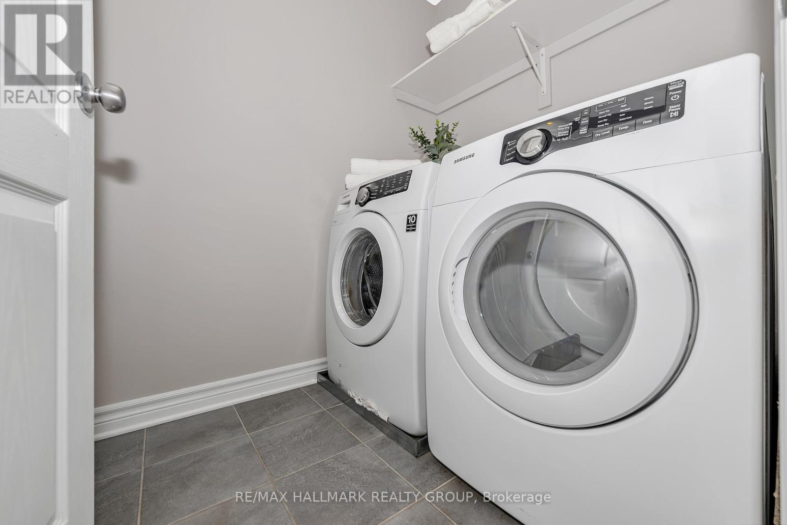Photo 6 of 771 Hazelnut Crescent, Ottawa ON