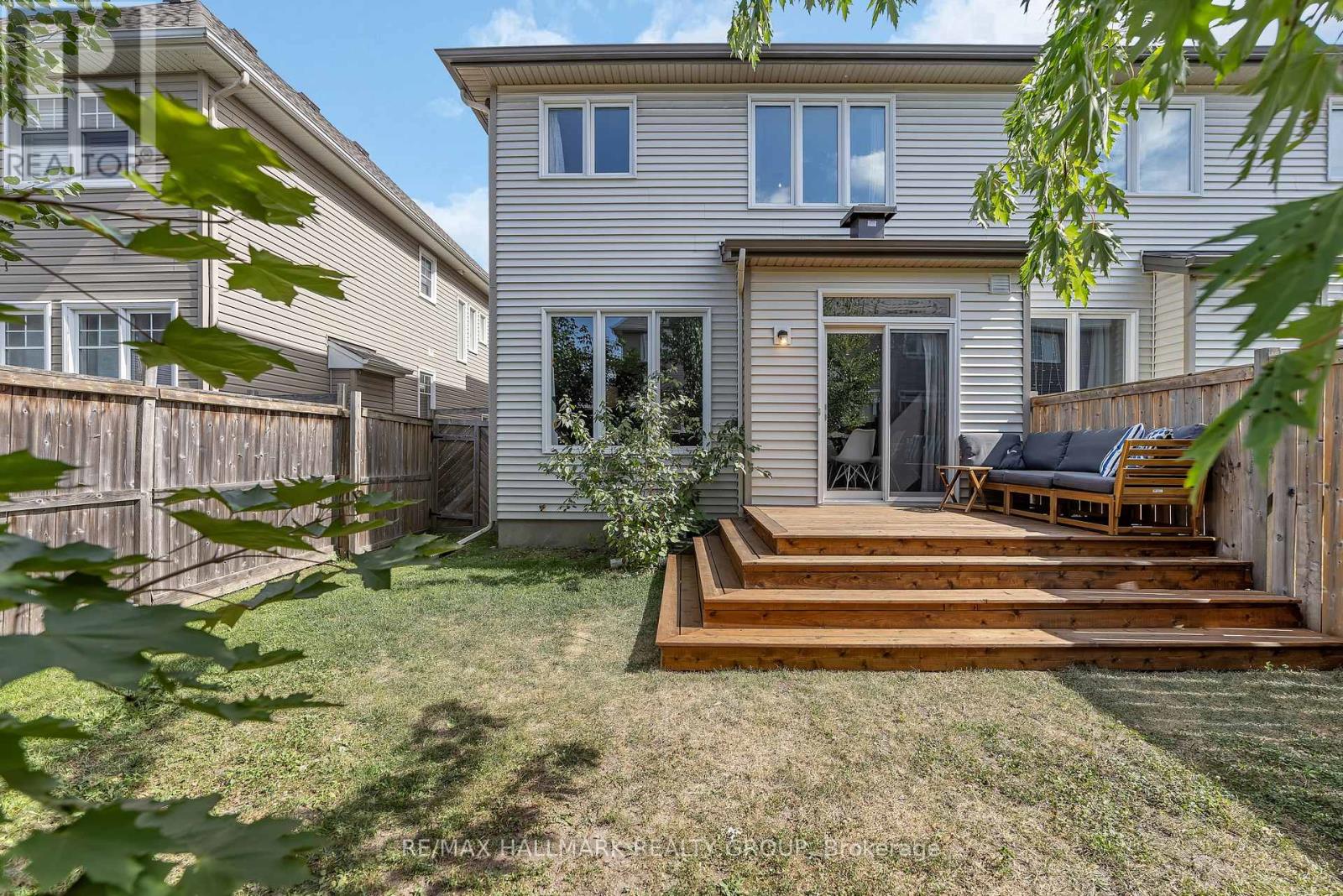 Photo 8 of 771 Hazelnut Crescent, Ottawa ON