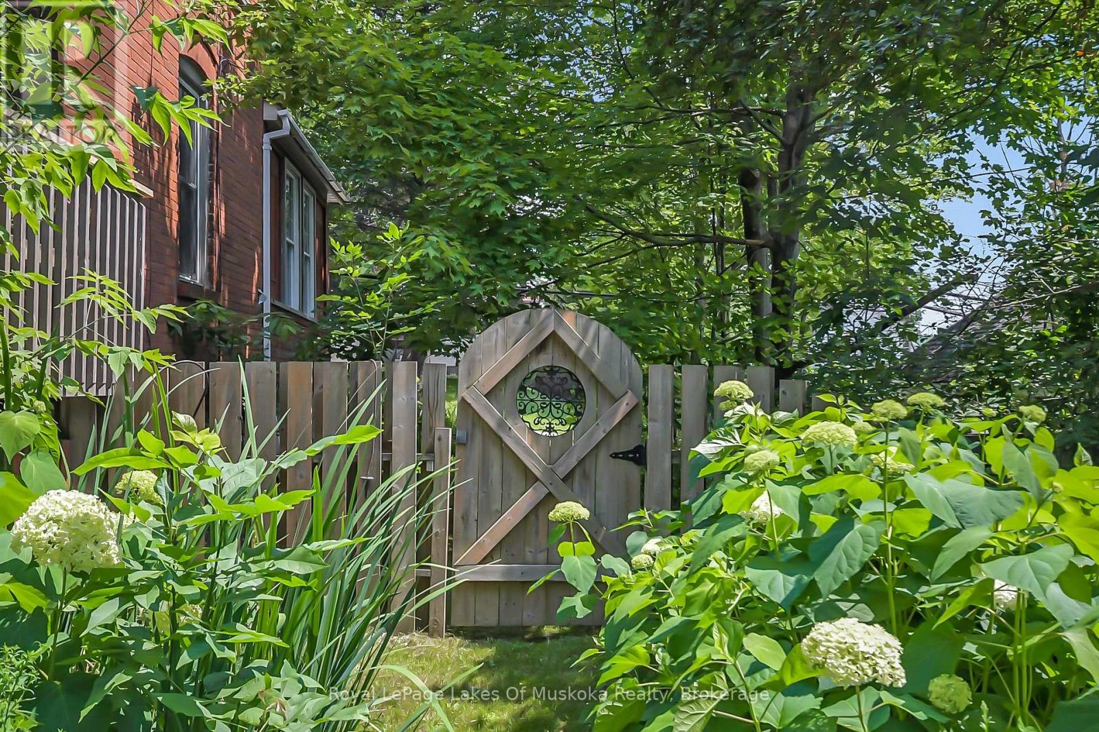 Photo 10 of 98 Muskoka Road, Bracebridge ON