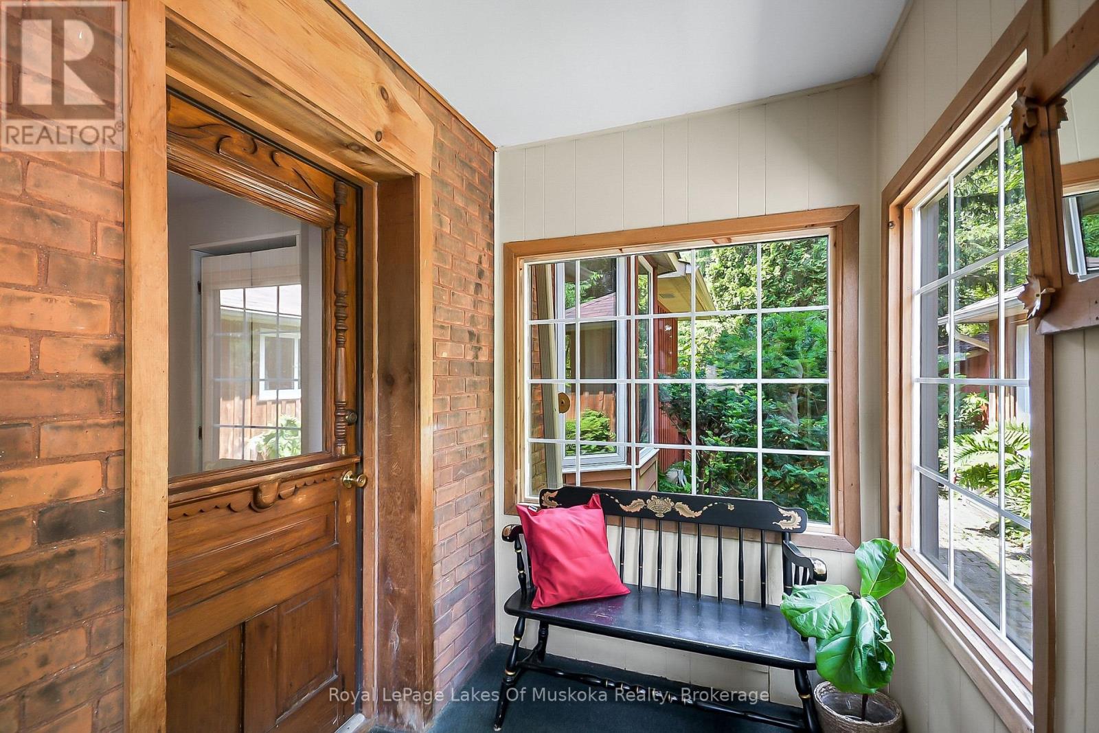Photo 13 of 98 Muskoka Road, Bracebridge ON
