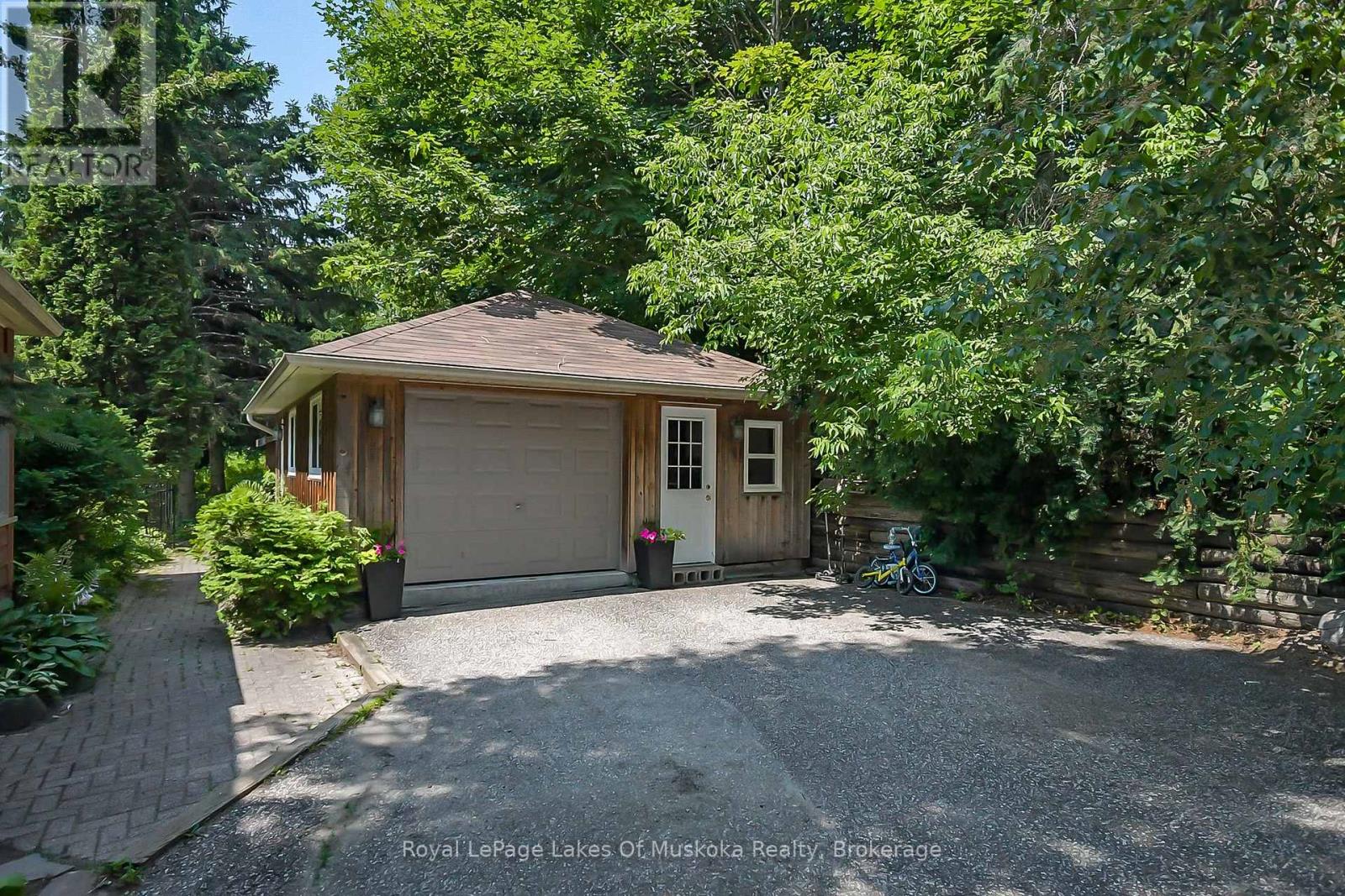Photo 35 of 98 Muskoka Road, Bracebridge ON