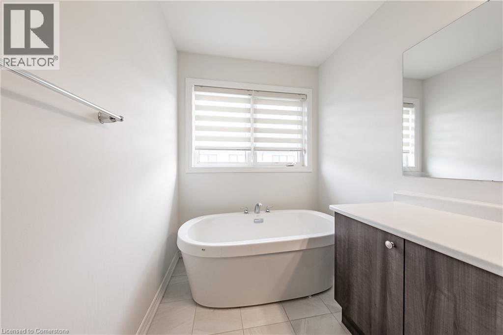 Photo 4 of 391 Athabasca Common, Oakville ON