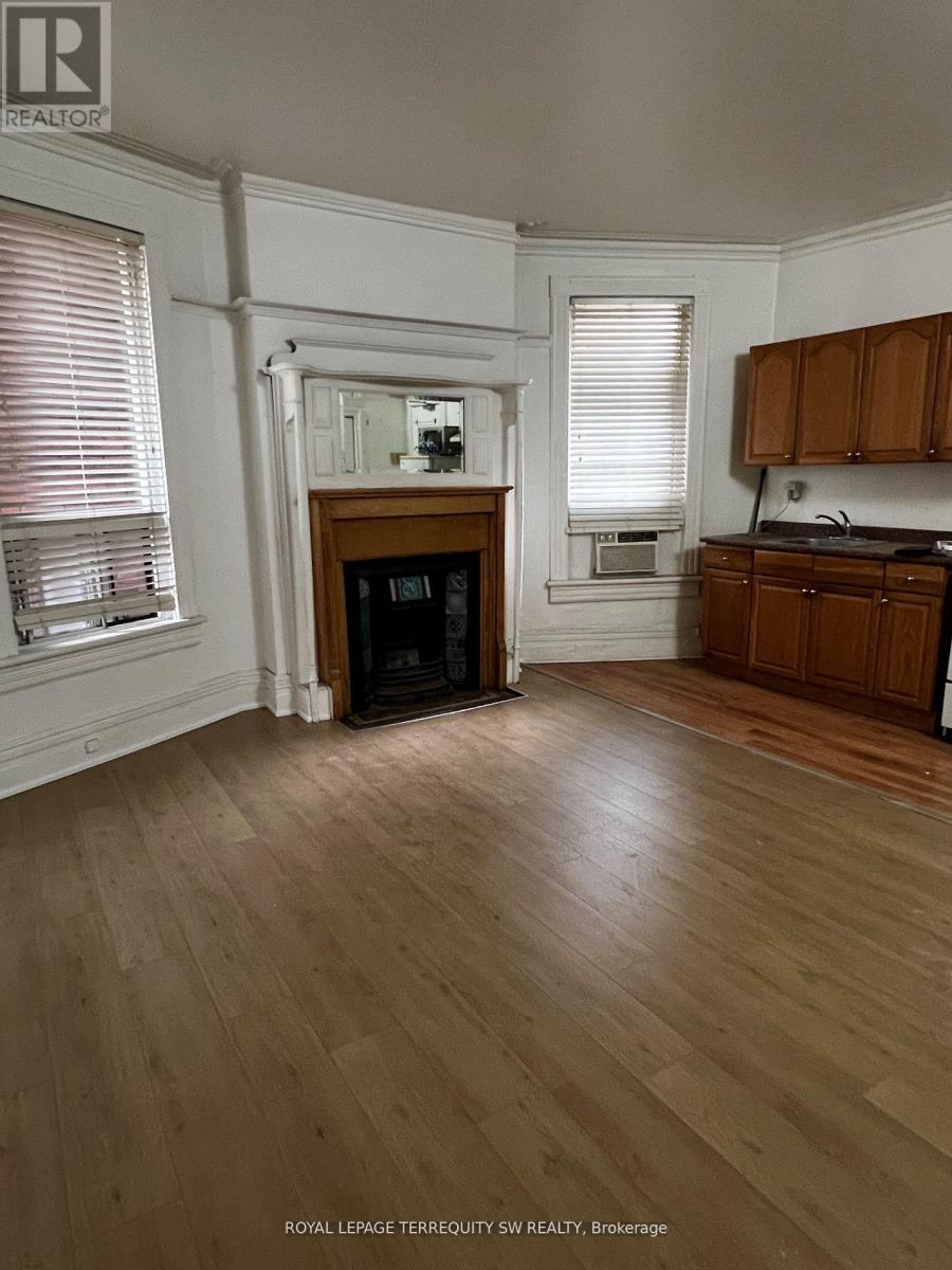 Photo 8 of E 536 Huron Street, Toronto ON