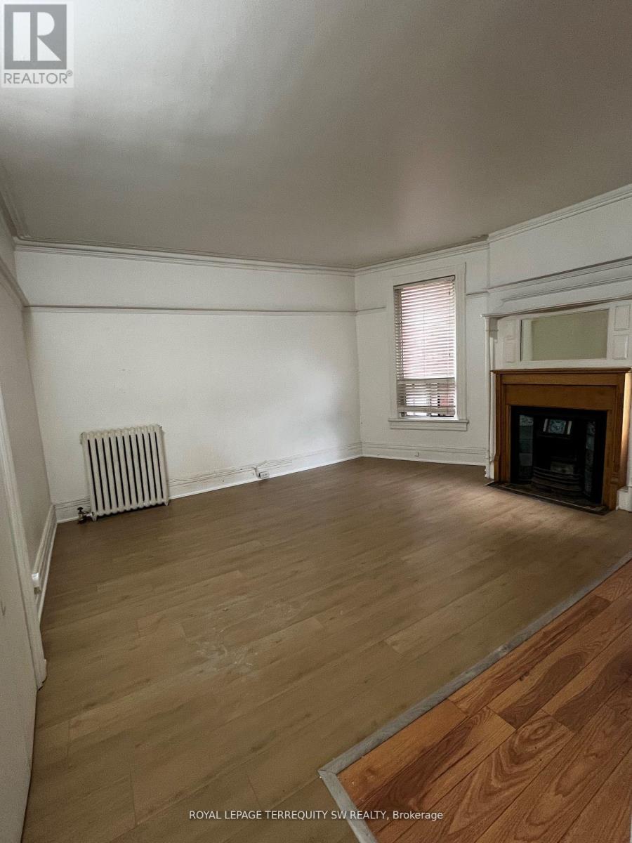 Photo 2 of E 536 Huron Street, Toronto ON