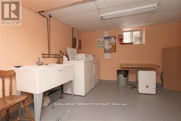 Photo 3 of E 536 Huron Street, Toronto ON
