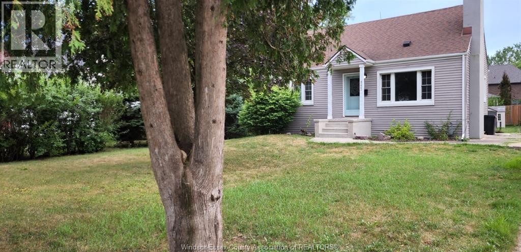 Photo 8 of 4221 Kennedy Drive East, Windsor ON
