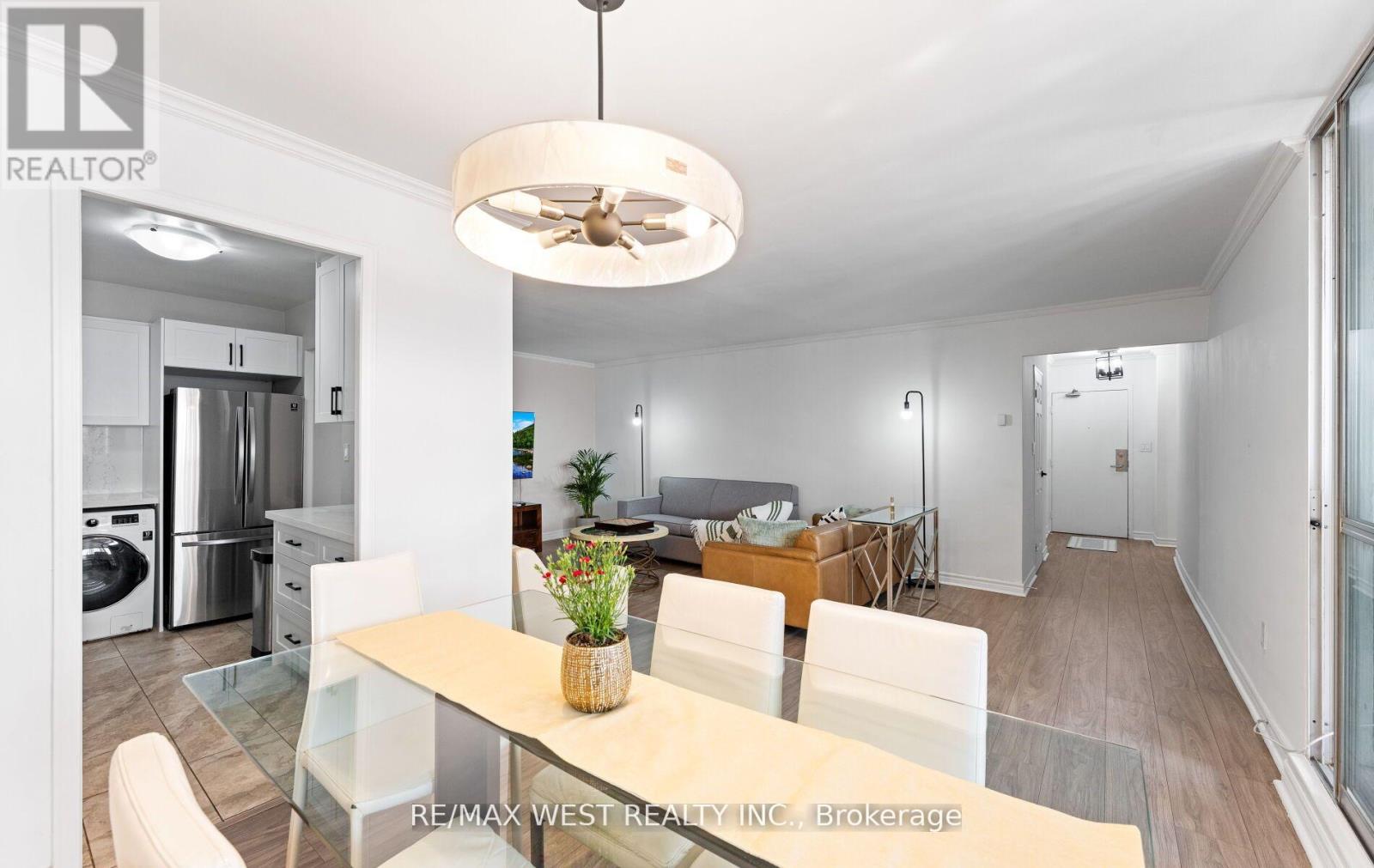 Photo 3 of 2910 5 Massey Square, Toronto ON