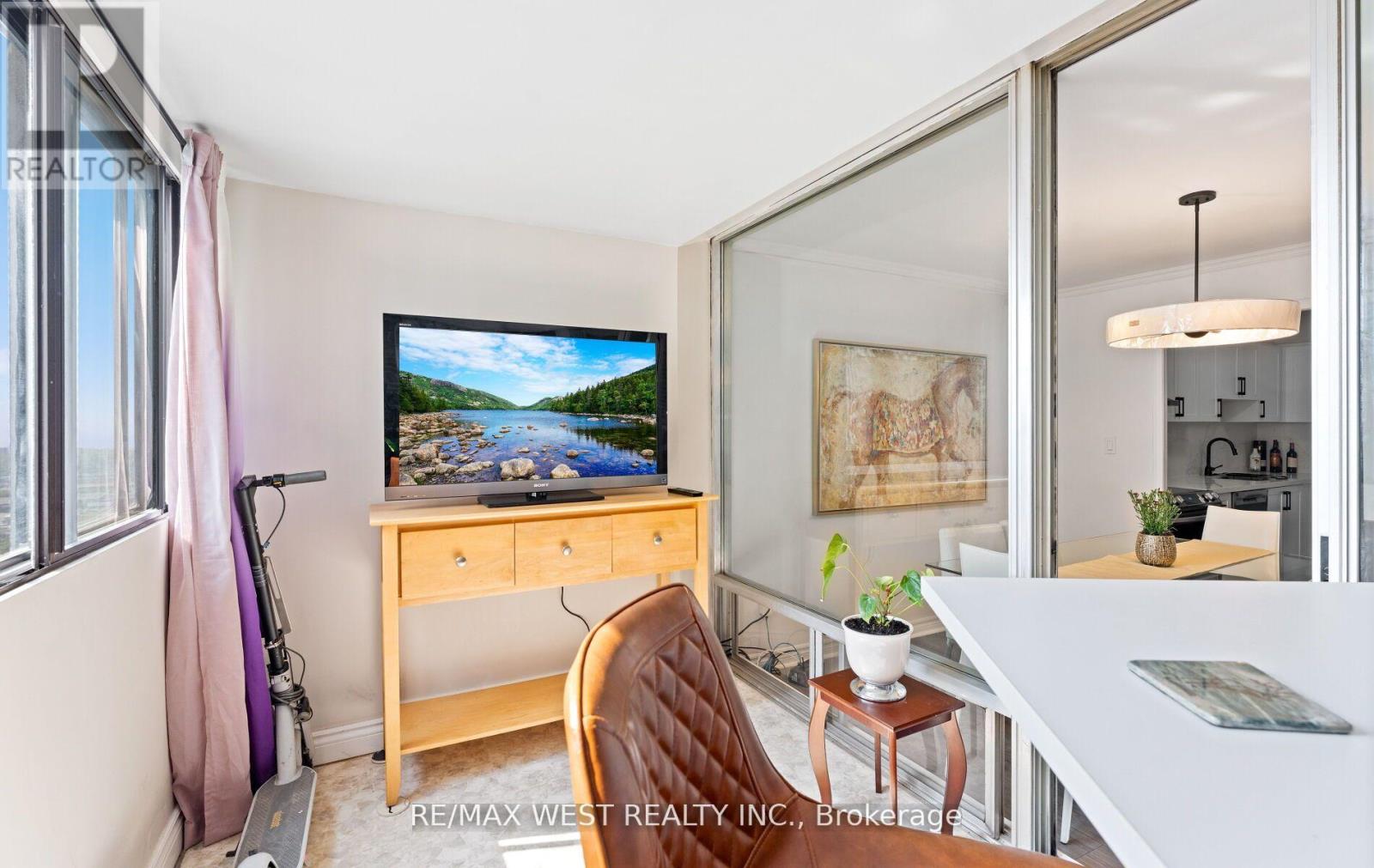 Photo 5 of 2910 5 Massey Square, Toronto ON