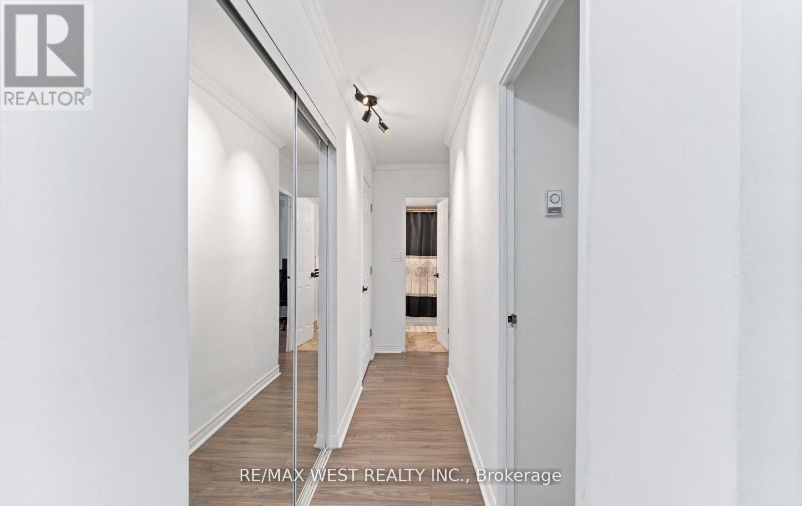 Photo 2 of 2910 5 Massey Square, Toronto ON