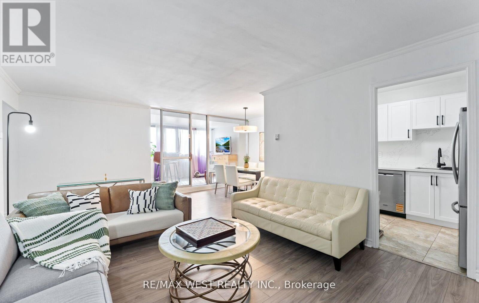 Photo 4 of 2910 5 Massey Square, Toronto ON