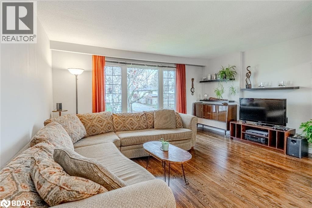 Photo 8 of 33 Porter Crescent, Barrie ON