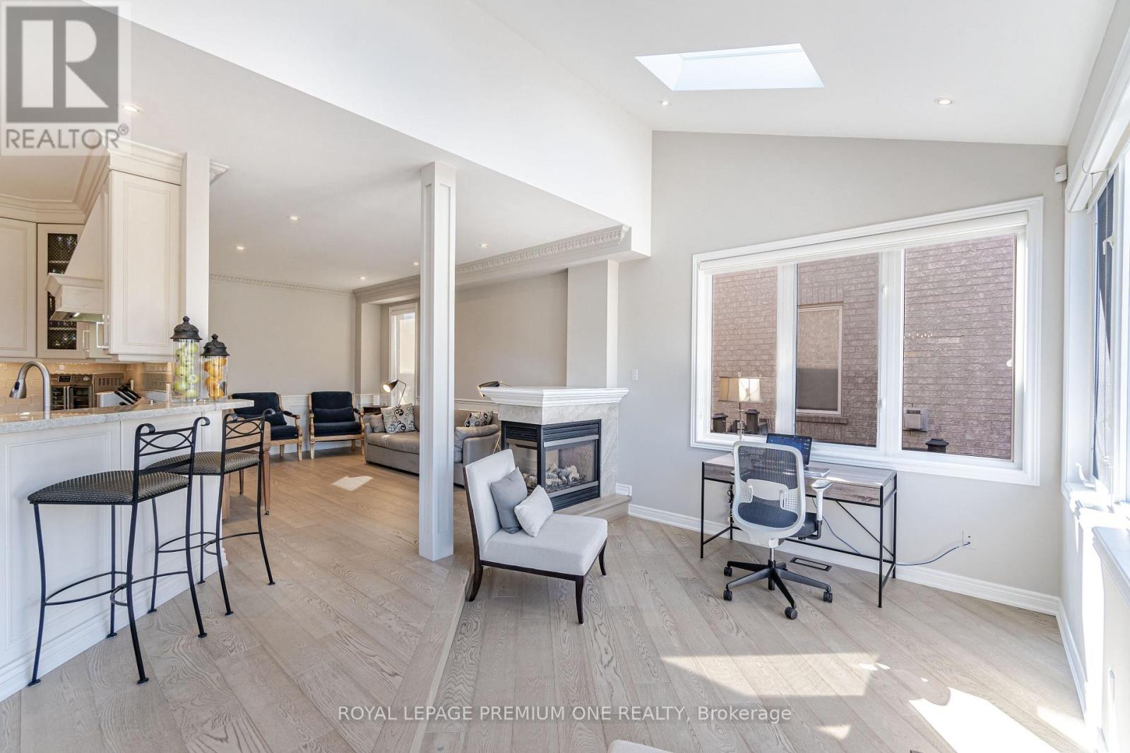 Photo 4 of 60 Julia Valentina Avenue, Vaughan ON