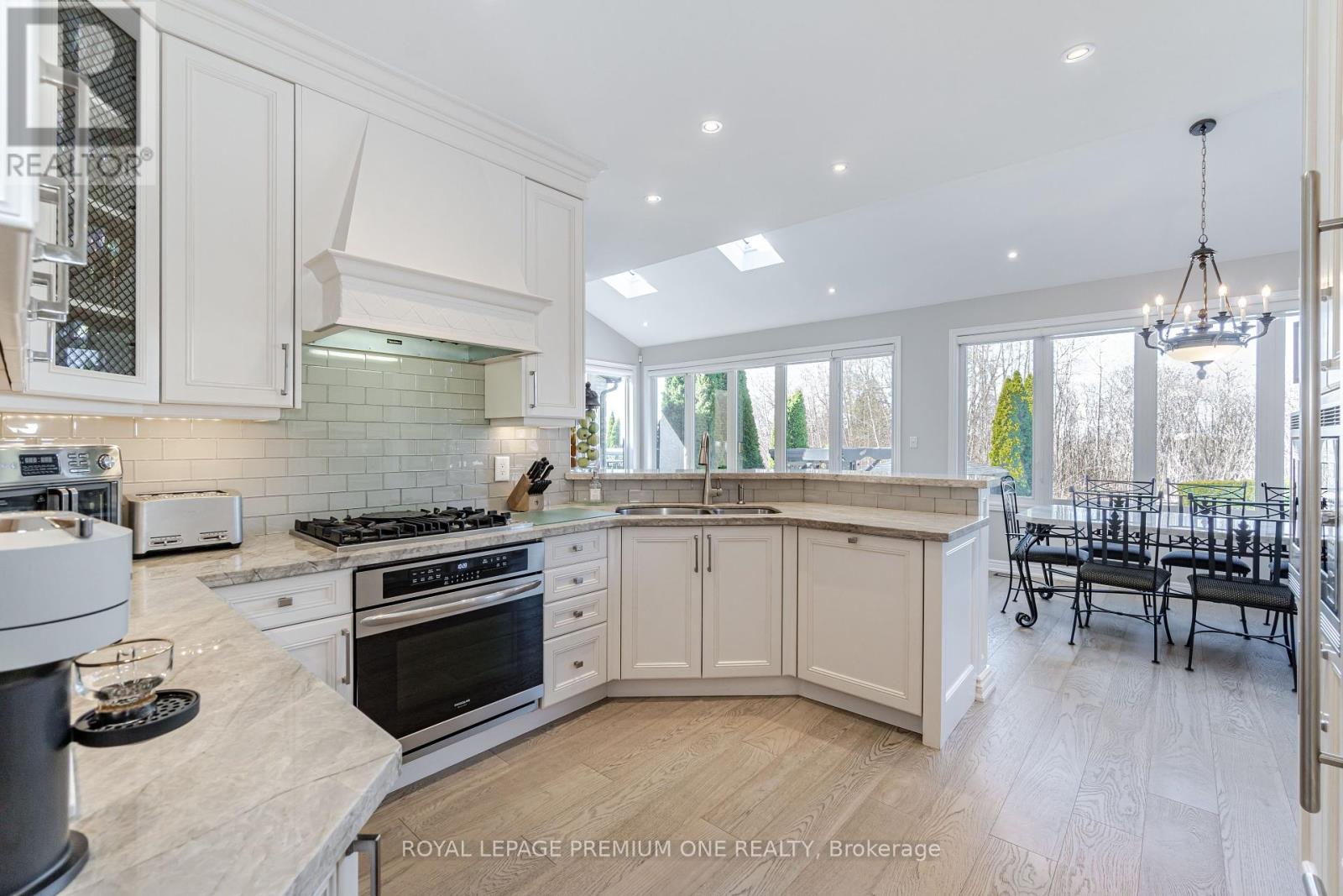 Photo 28 of 60 Julia Valentina Avenue, Vaughan ON
