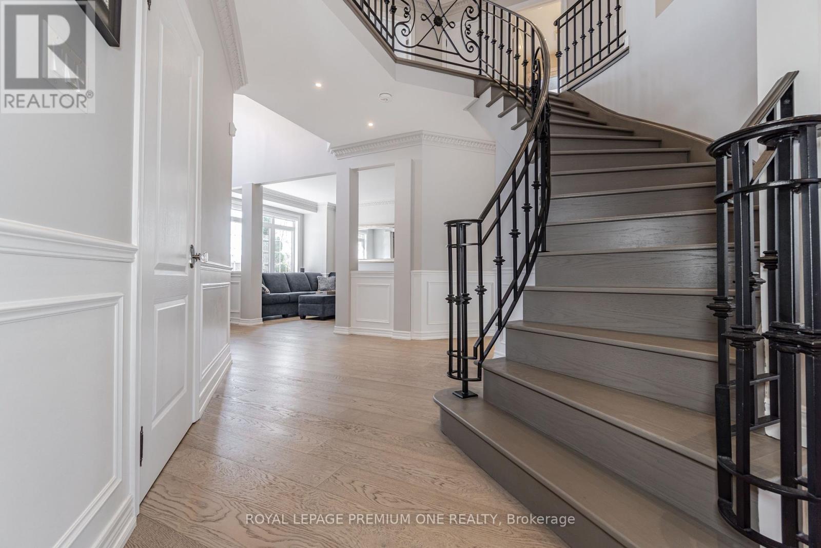 Photo 8 of 60 Julia Valentina Avenue, Vaughan ON
