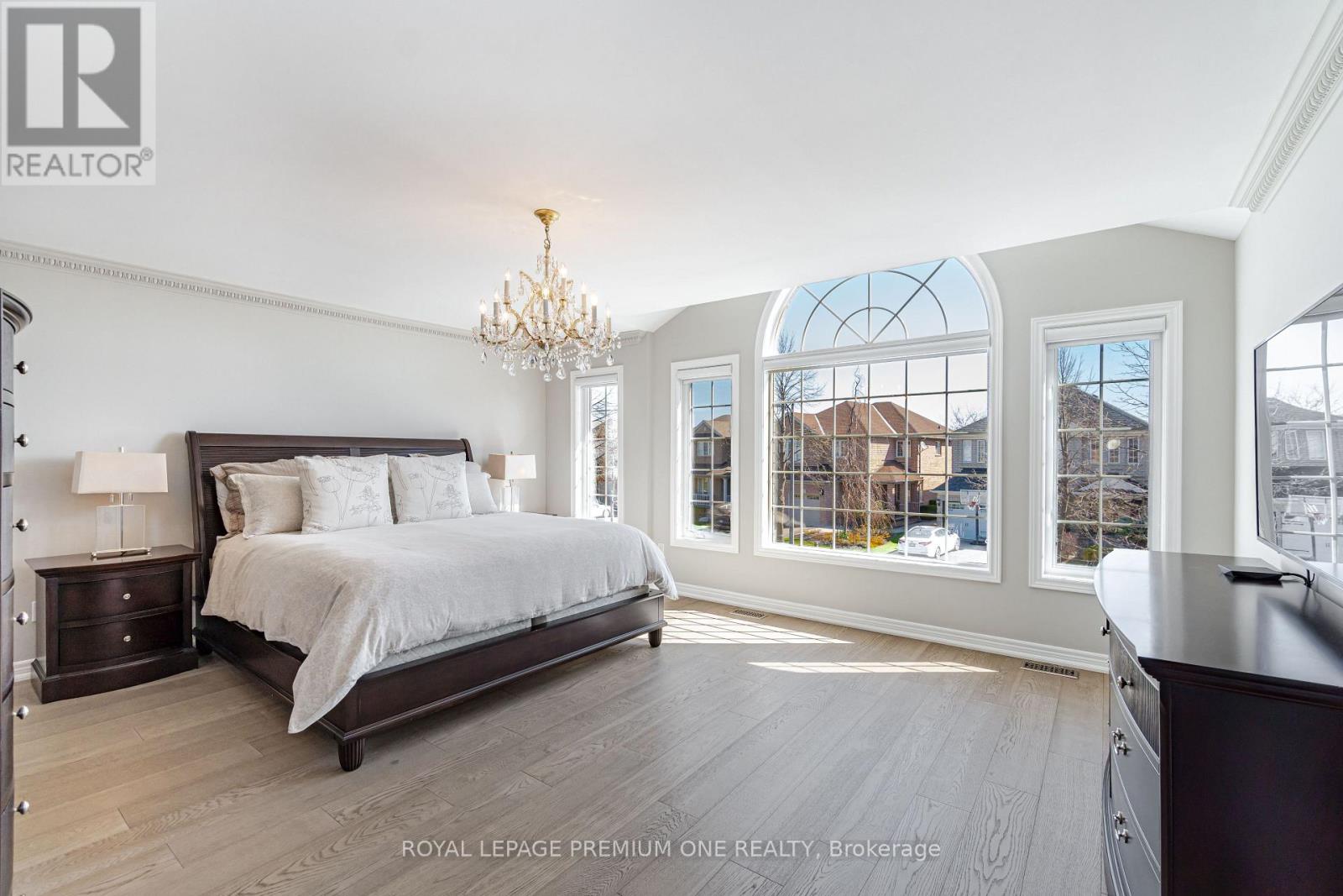 Photo 9 of 60 Julia Valentina Avenue, Vaughan ON