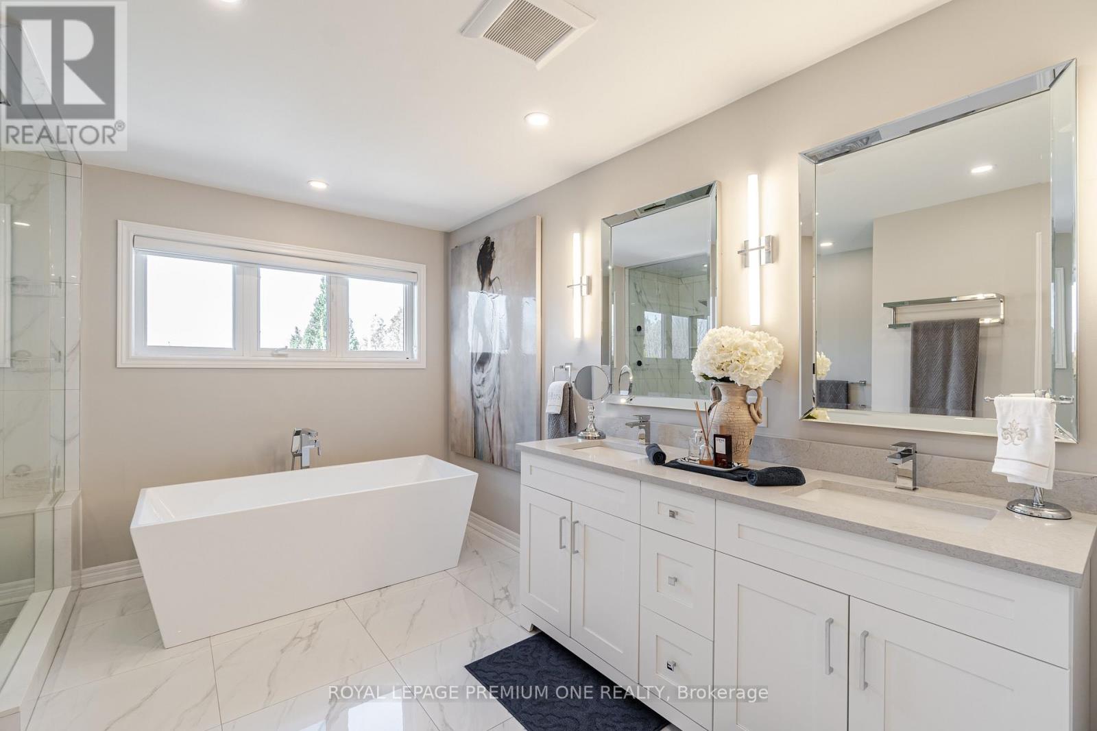 Photo 14 of 60 Julia Valentina Avenue, Vaughan ON