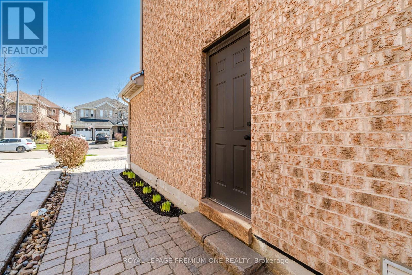 Photo 40 of 60 Julia Valentina Avenue, Vaughan ON
