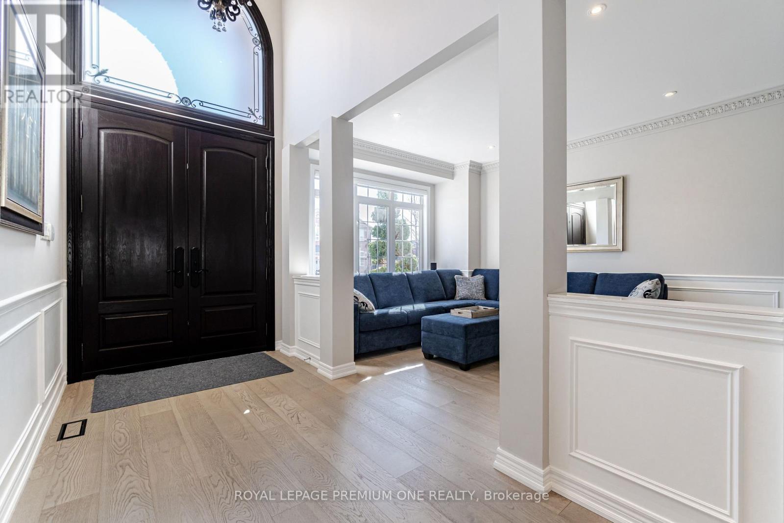 Photo 2 of 60 Julia Valentina Avenue, Vaughan ON