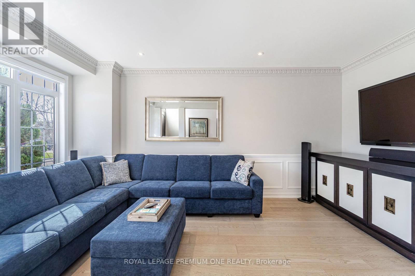 Photo 35 of 60 Julia Valentina Avenue, Vaughan ON