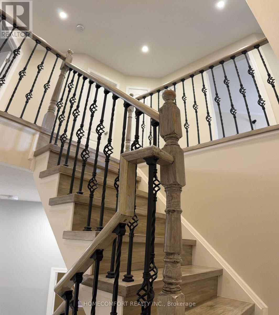 Photo 10 of 18 Glendennan Avenue, Markham ON