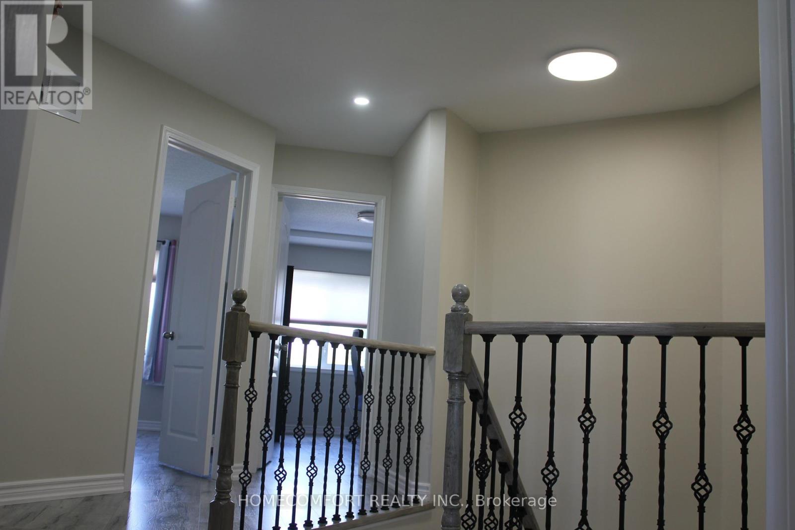 Photo 11 of 18 Glendennan Avenue, Markham ON