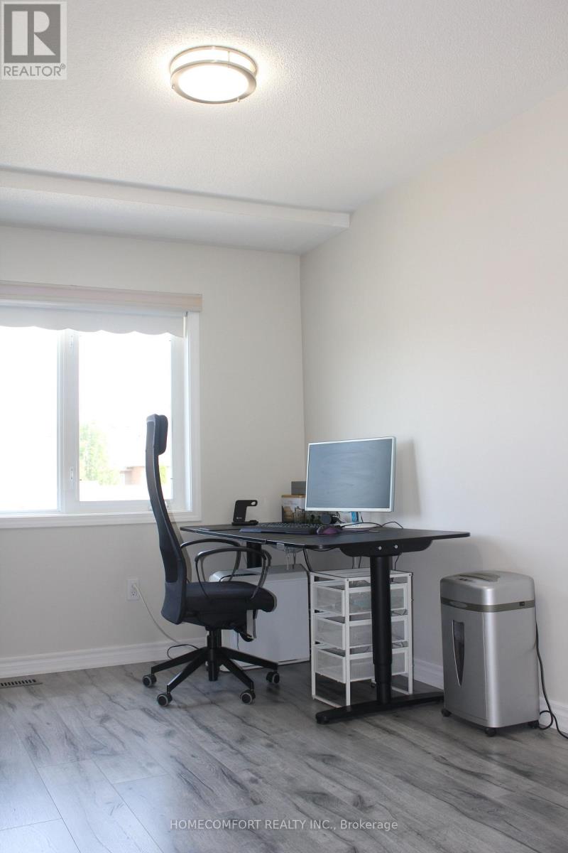 Photo 12 of 18 Glendennan Avenue, Markham ON