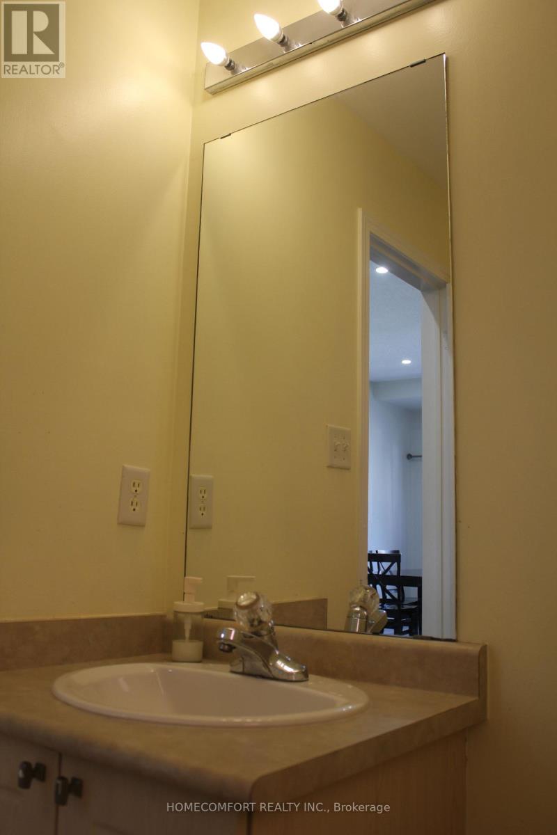 Photo 15 of 18 Glendennan Avenue, Markham ON