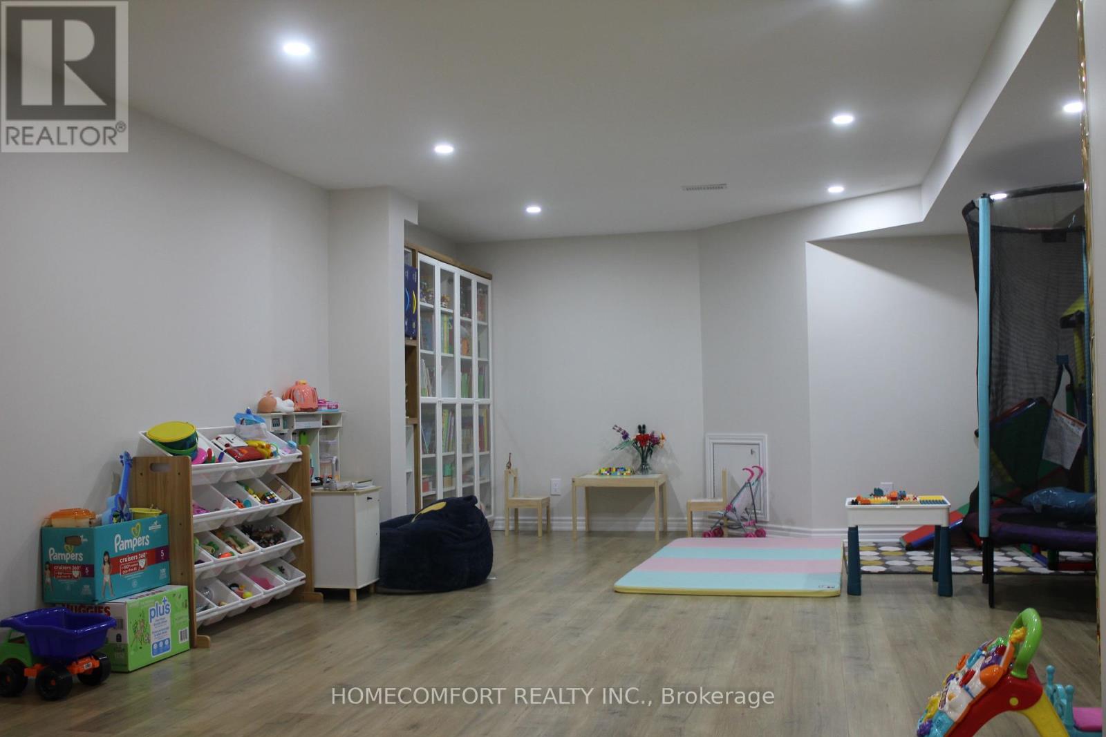 Photo 21 of 18 Glendennan Avenue, Markham ON