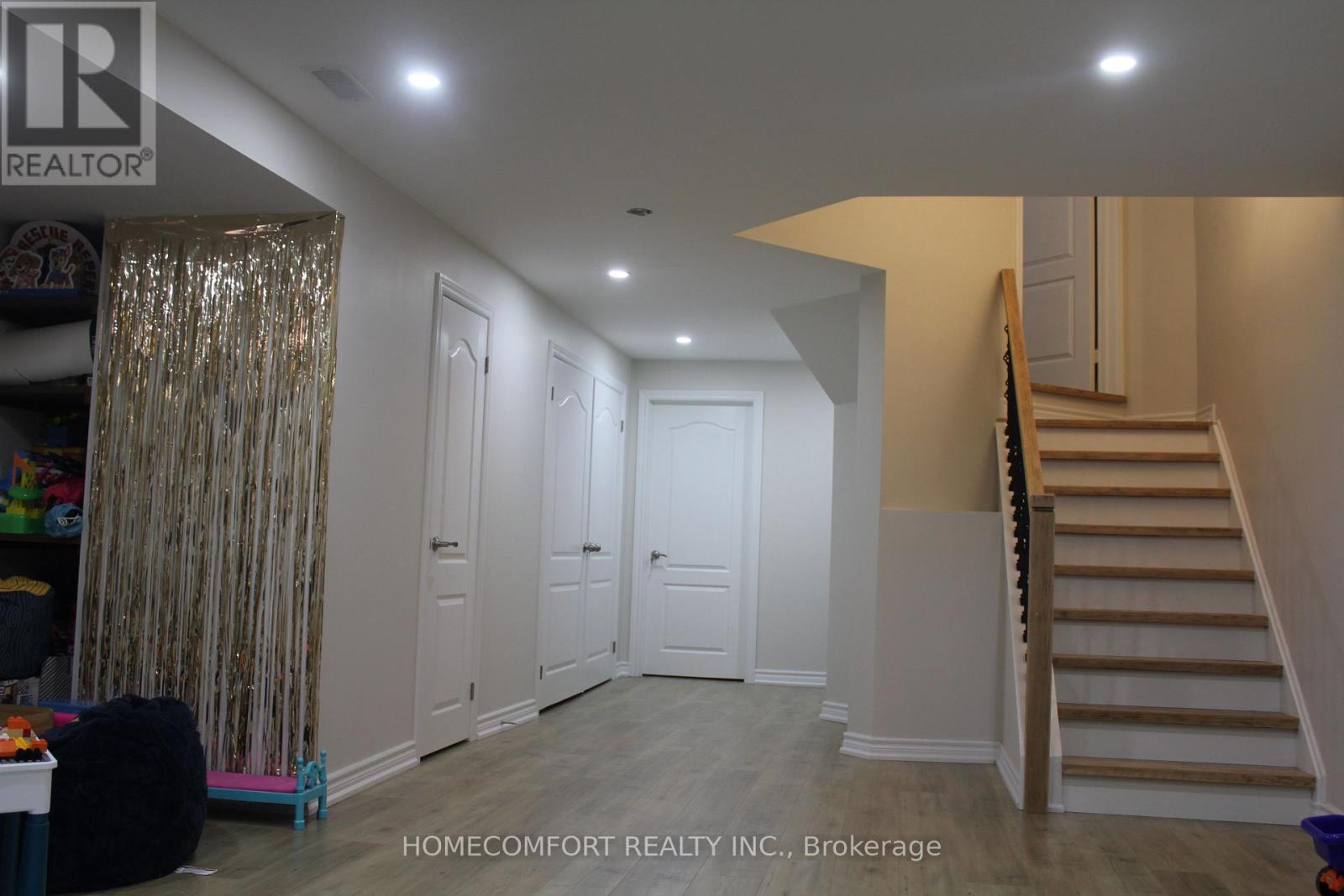 Photo 23 of 18 Glendennan Avenue, Markham ON