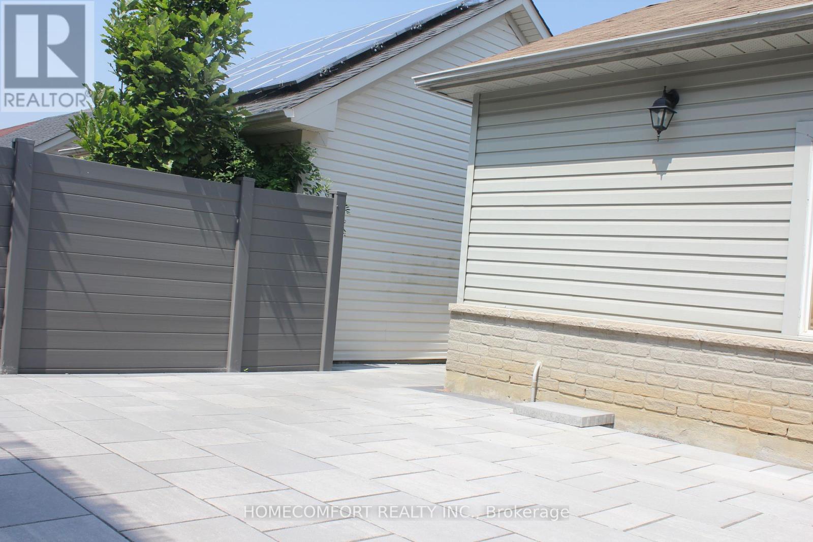 Photo 26 of 18 Glendennan Avenue, Markham ON