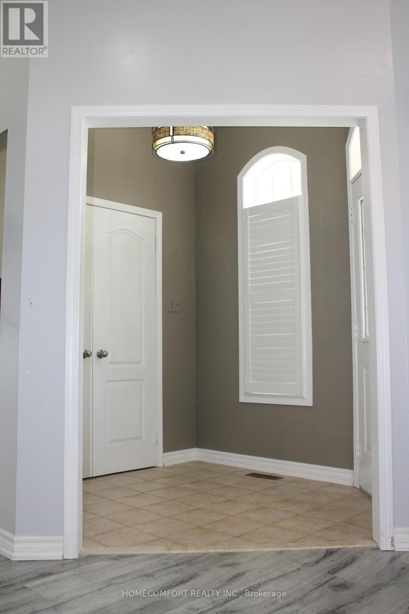 Photo 3 of 18 Glendennan Avenue, Markham ON