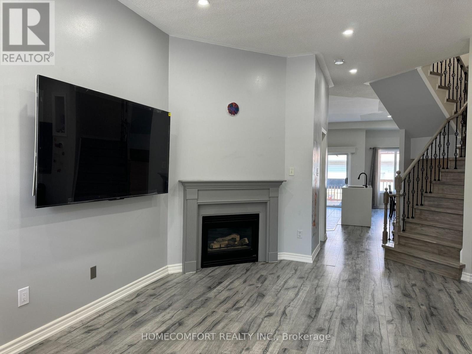 Photo 4 of 18 Glendennan Avenue, Markham ON