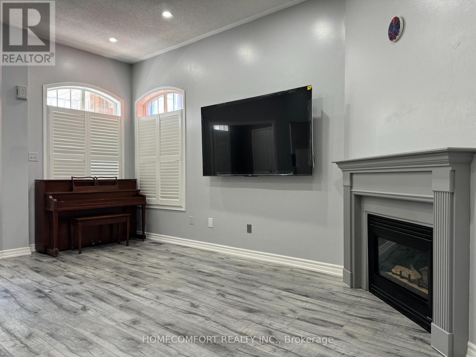 Photo 5 of 18 Glendennan Avenue, Markham ON