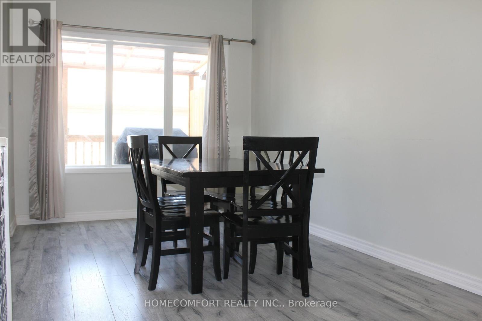 Photo 7 of 18 Glendennan Avenue, Markham ON