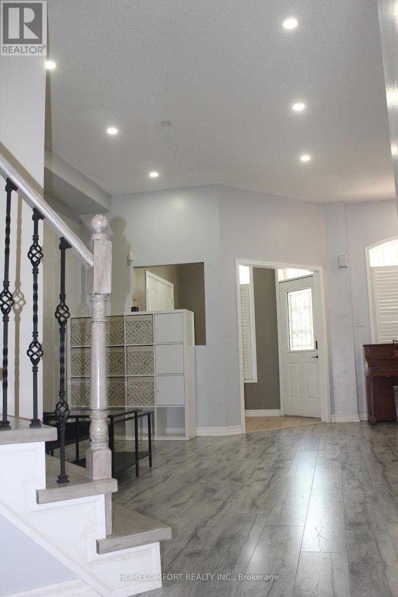 Photo 8 of 18 Glendennan Avenue, Markham ON