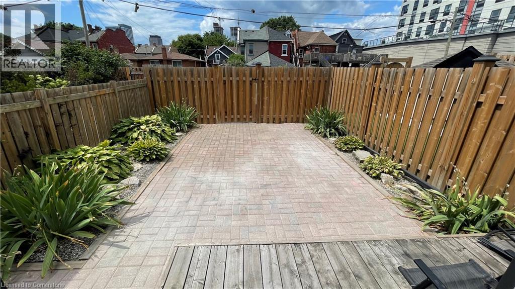Photo 3 of 141 Wellington Street N Unit 1, Hamilton ON