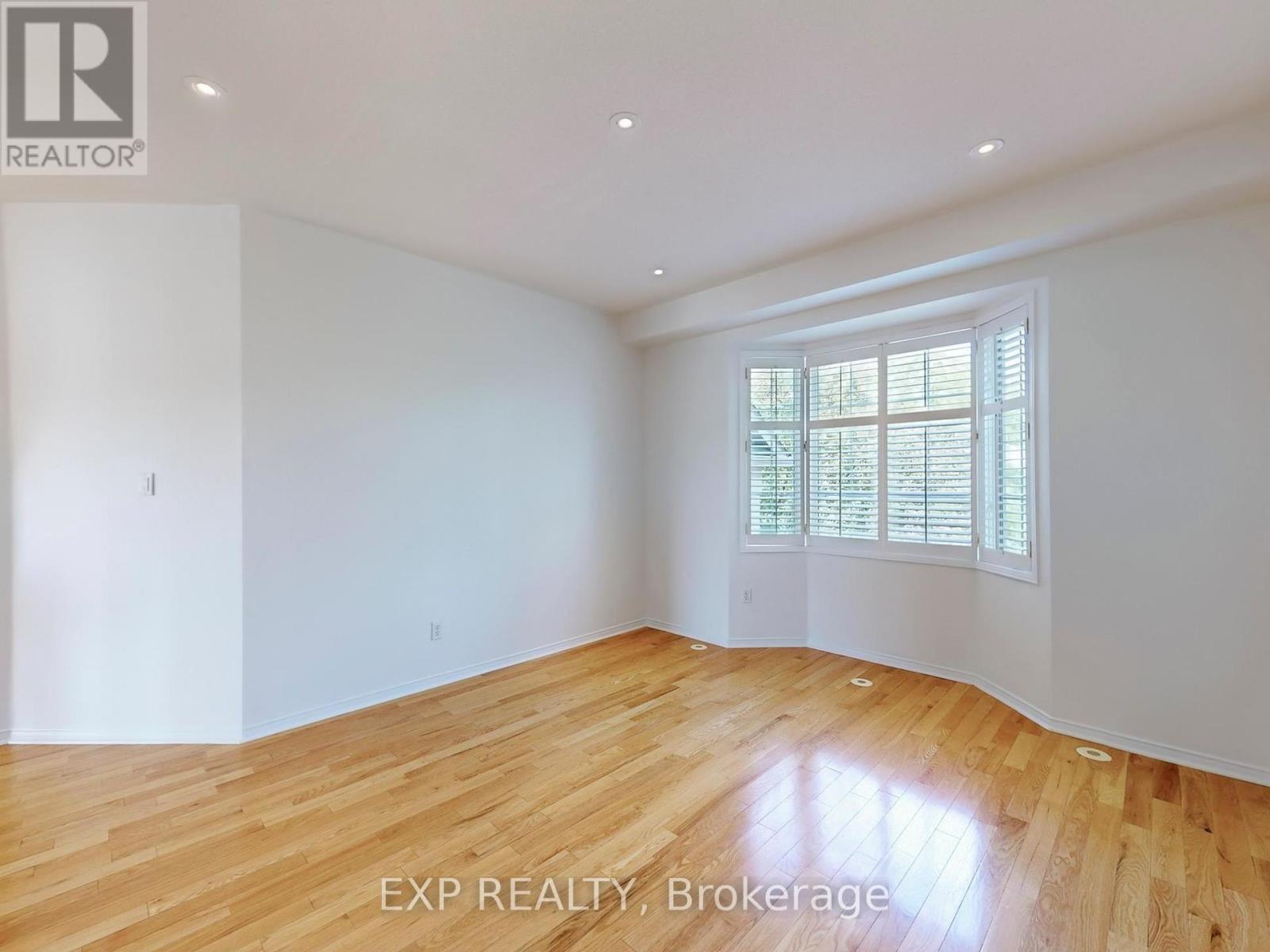 Photo 18 of 6630 Opera Glass Crescent, Mississauga ON