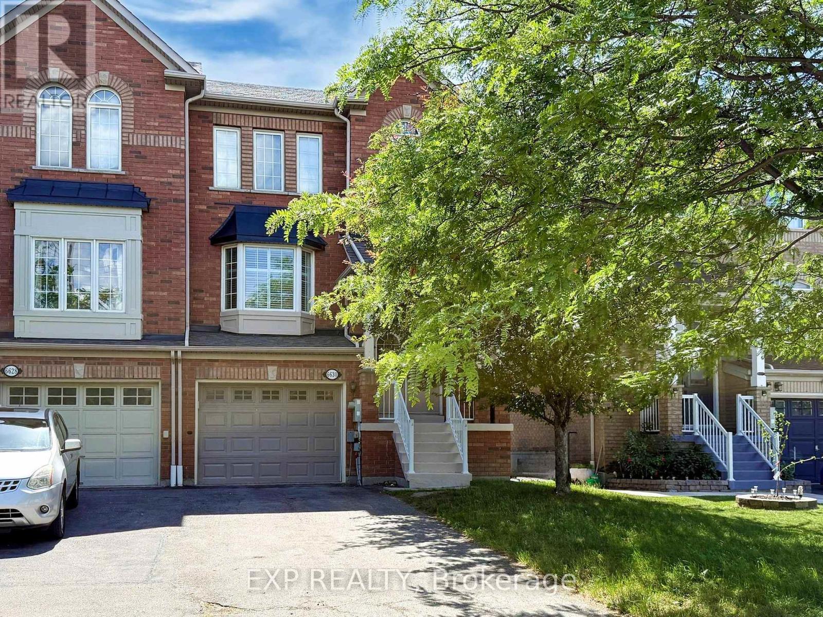 Photo 3 of 6630 Opera Glass Crescent, Mississauga ON