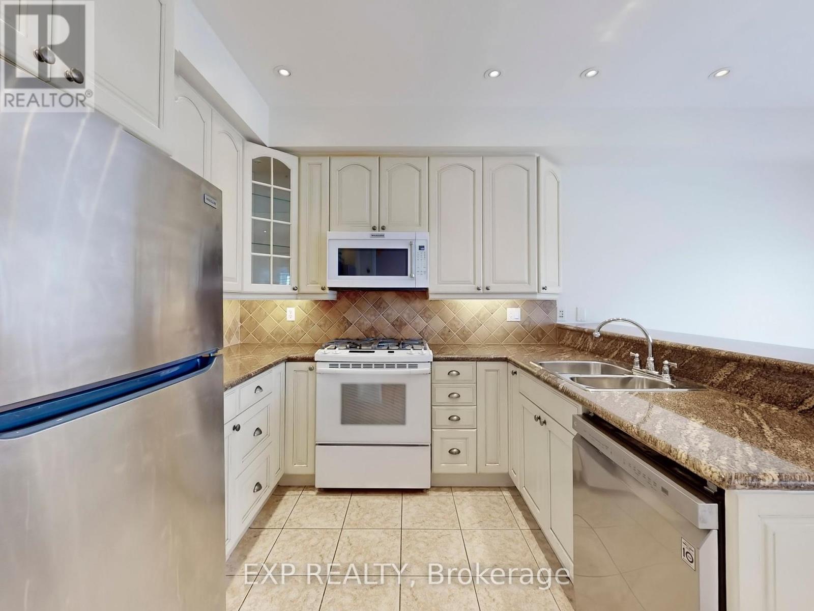 Photo 8 of 6630 Opera Glass Crescent, Mississauga ON