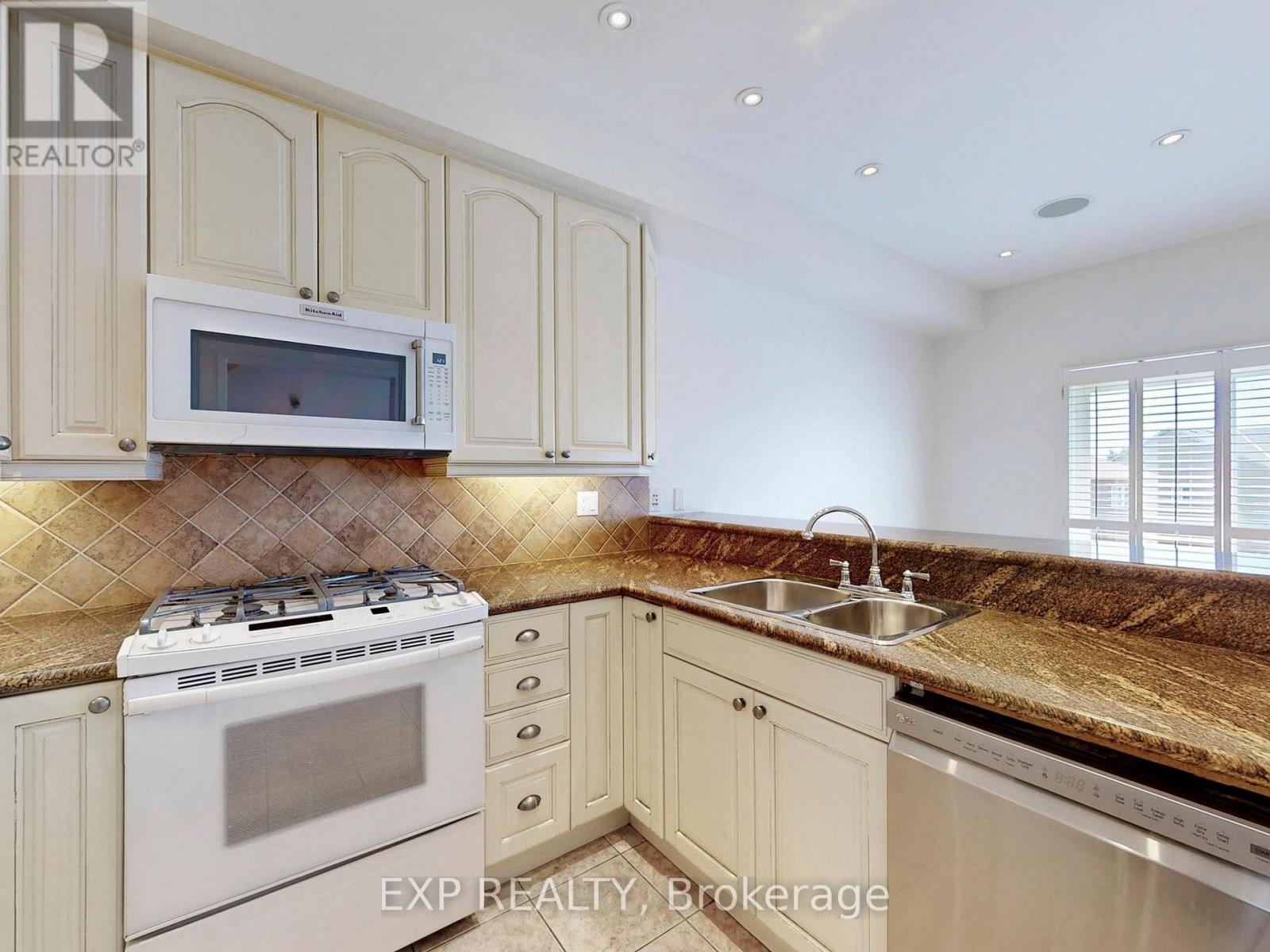 Photo 9 of 6630 Opera Glass Crescent, Mississauga ON