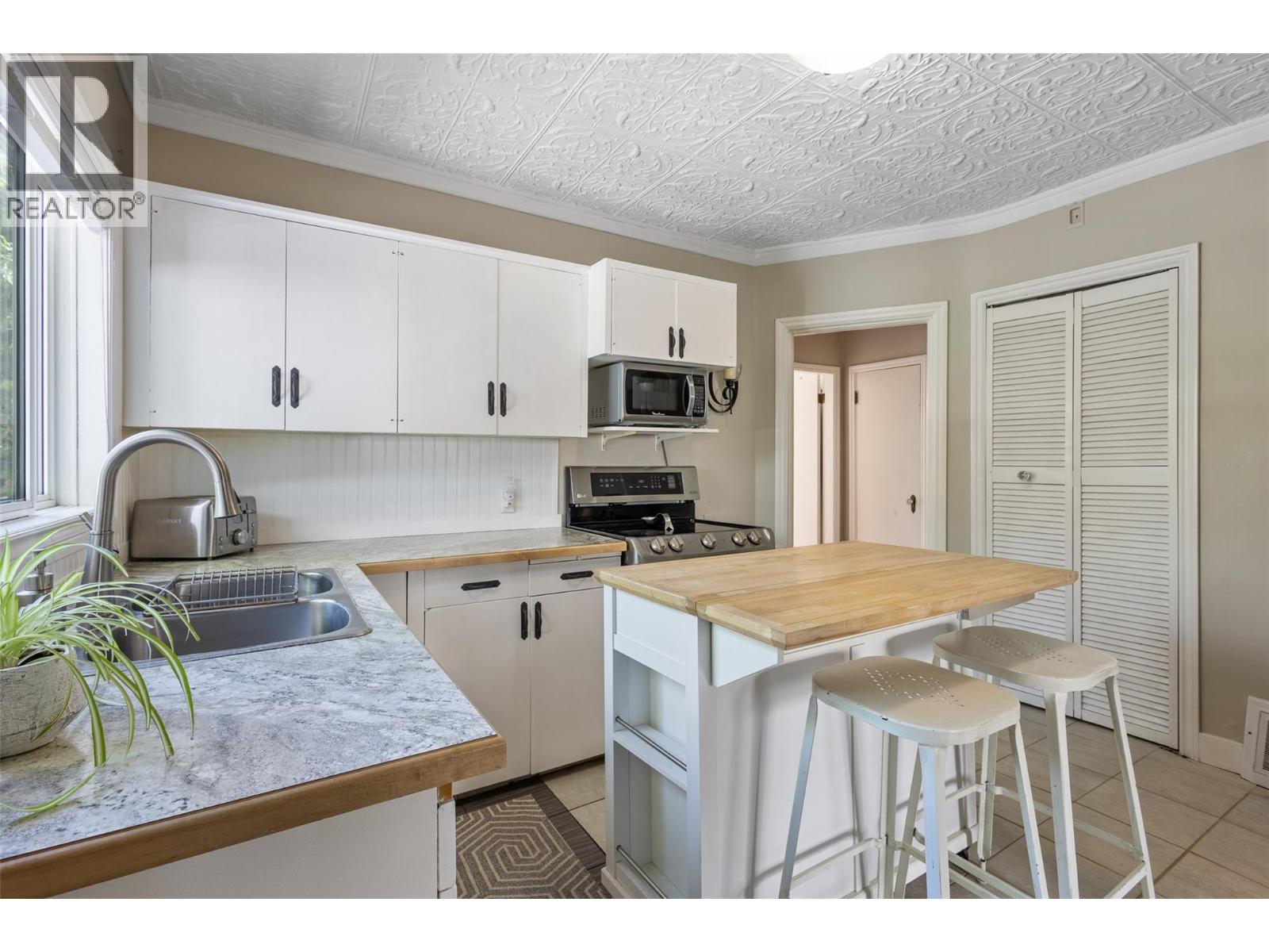 Photo 21 of 258 Riverside Avenue, Kelowna BC