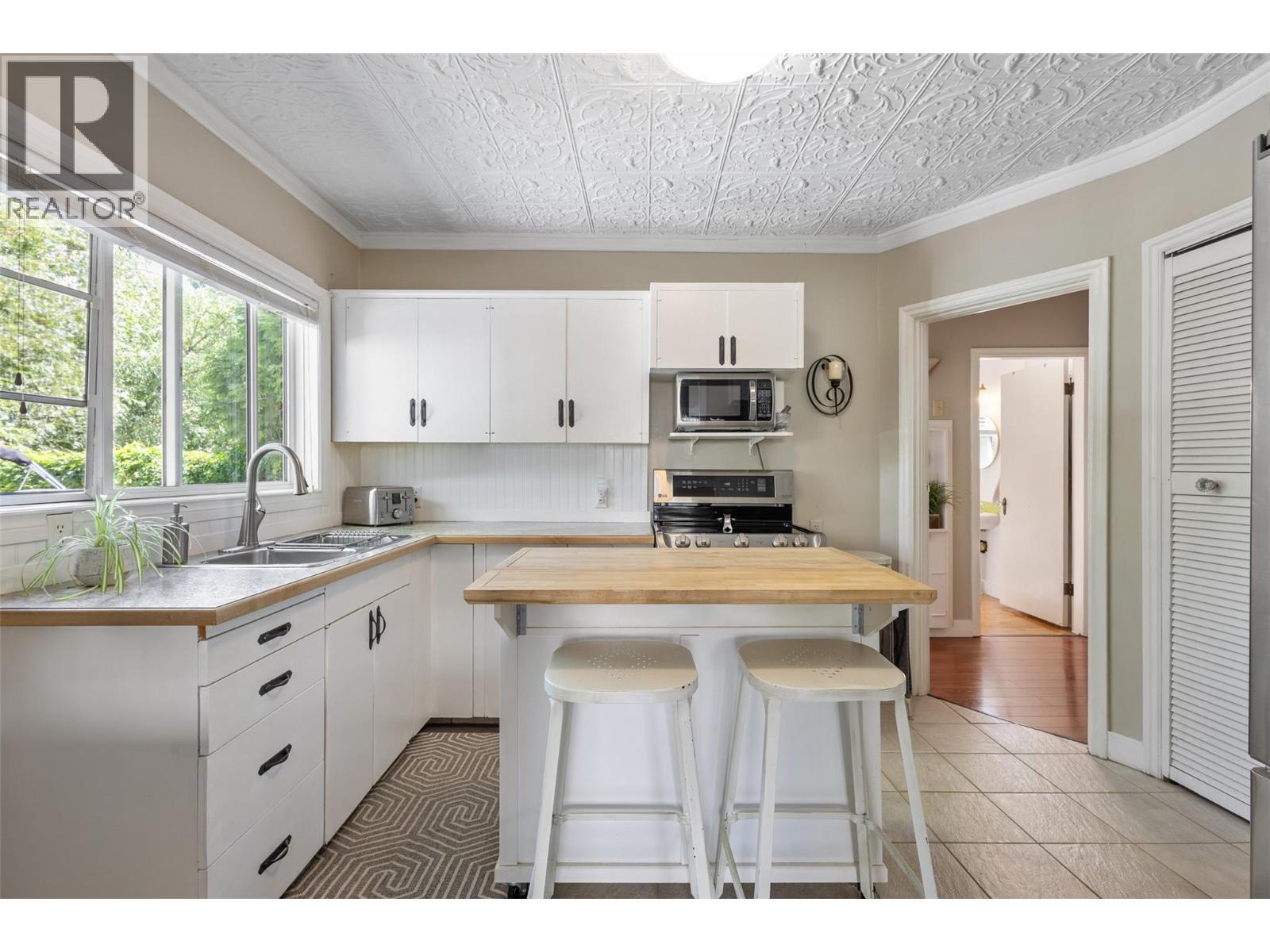 Photo 22 of 258 Riverside Avenue, Kelowna BC