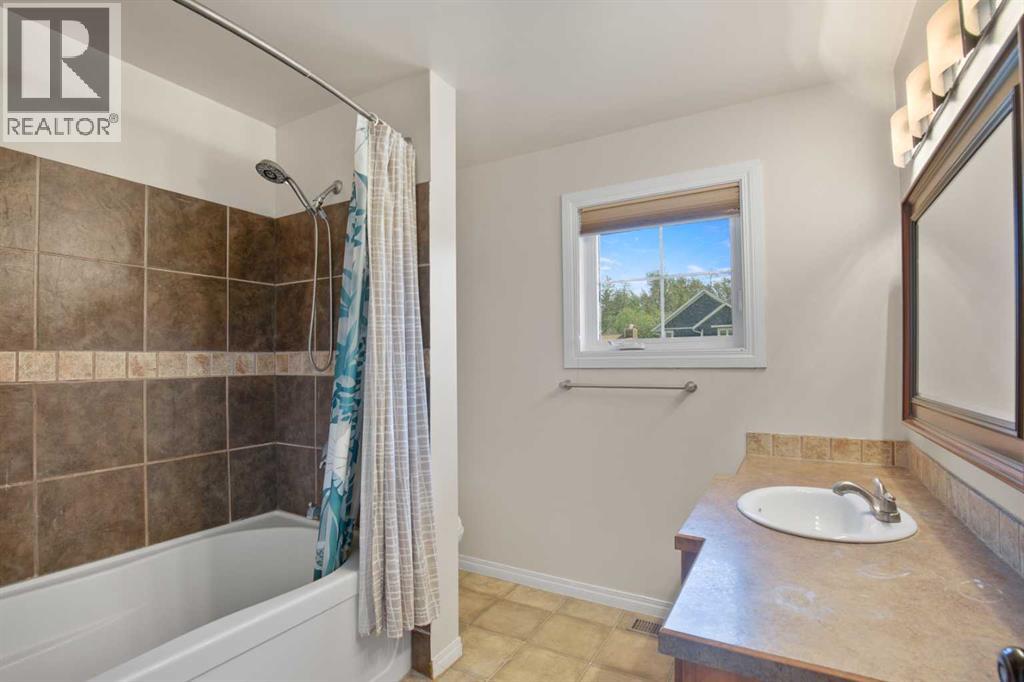 Photo 25 of 255 Piper Drive, Red Deer AB