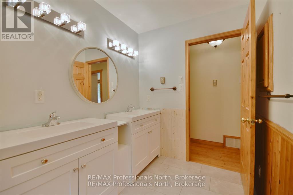 20 COULTER LANE - 38