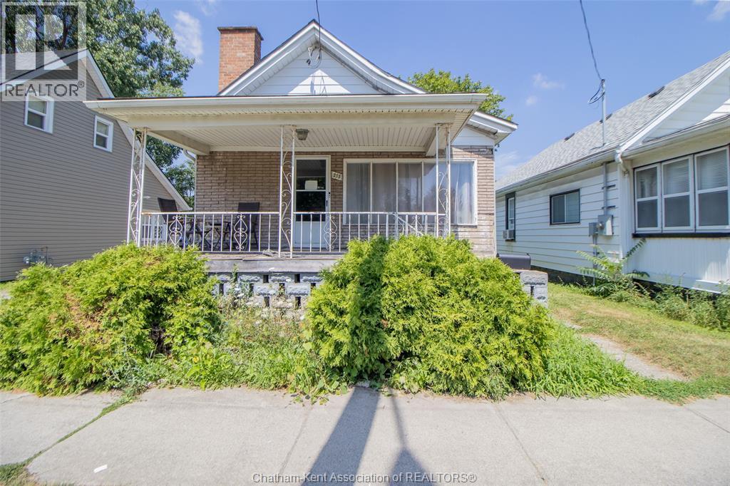 Photo 13 of 273 Grand Avenue East, Chatham ON